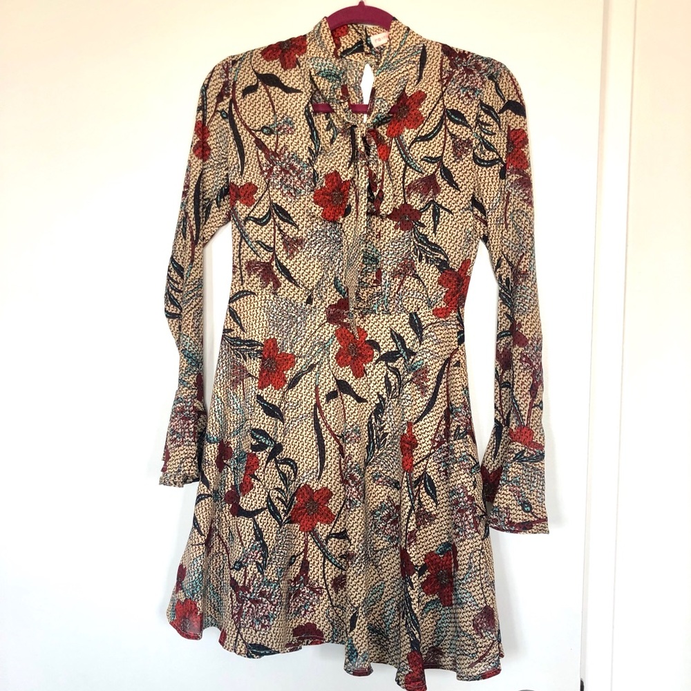 Very pretty and fun dress!